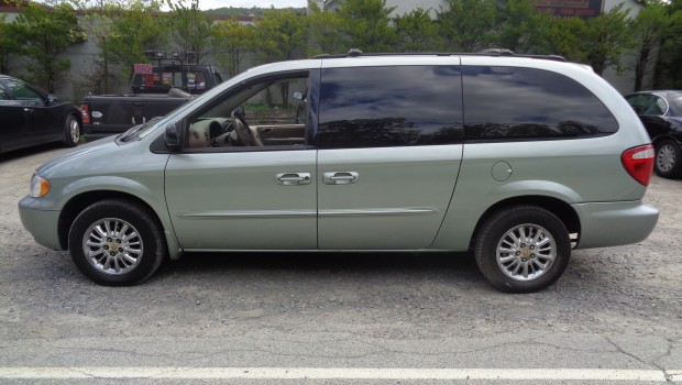 2003 Town and Country full